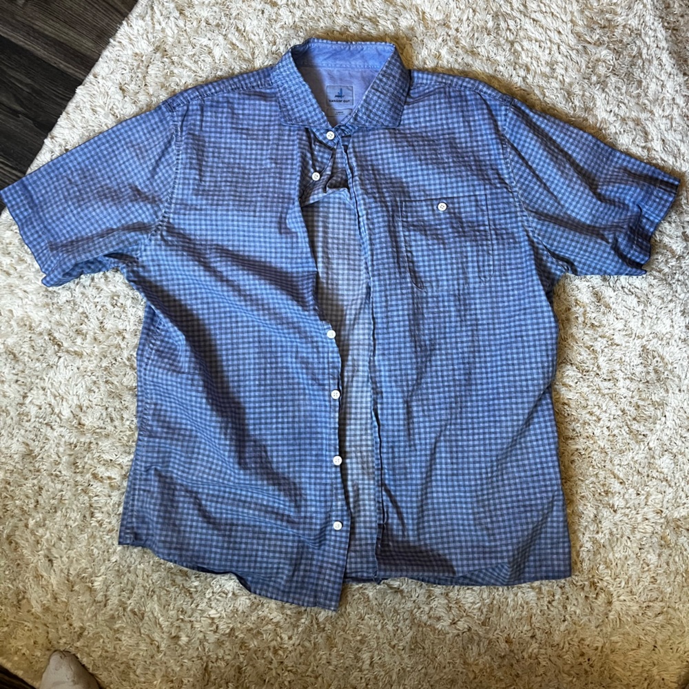 Johnnie-O hangin’ out button down